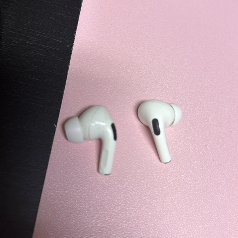 Apple Gen 1 AirPod pros - used.